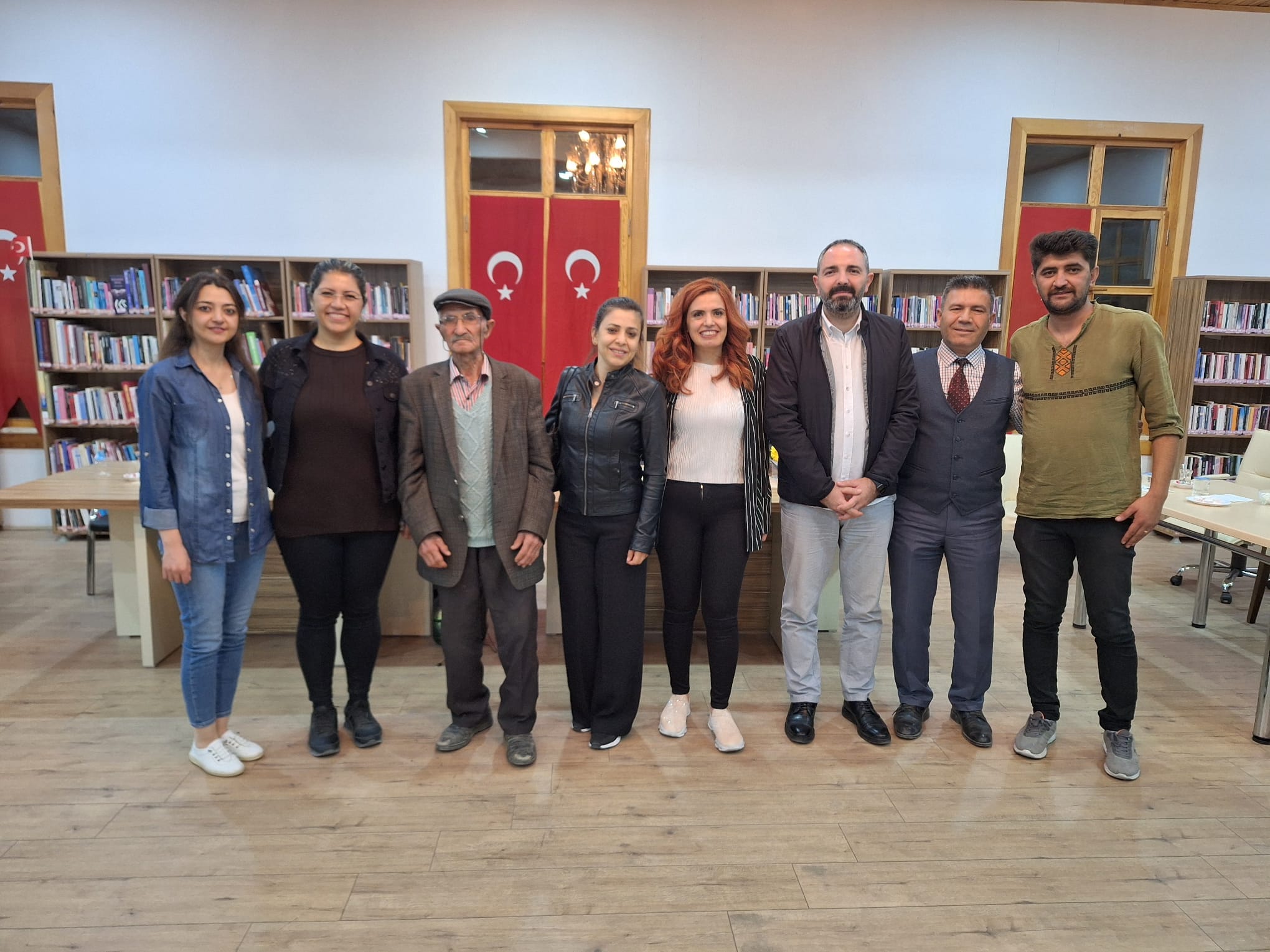 HALK ŞAİRİ SÜLEYMAN UYSAL ÖĞRENCİLERLE TANIŞTI 3 398086934 812132750917934 6271161035190506908 n Kopya