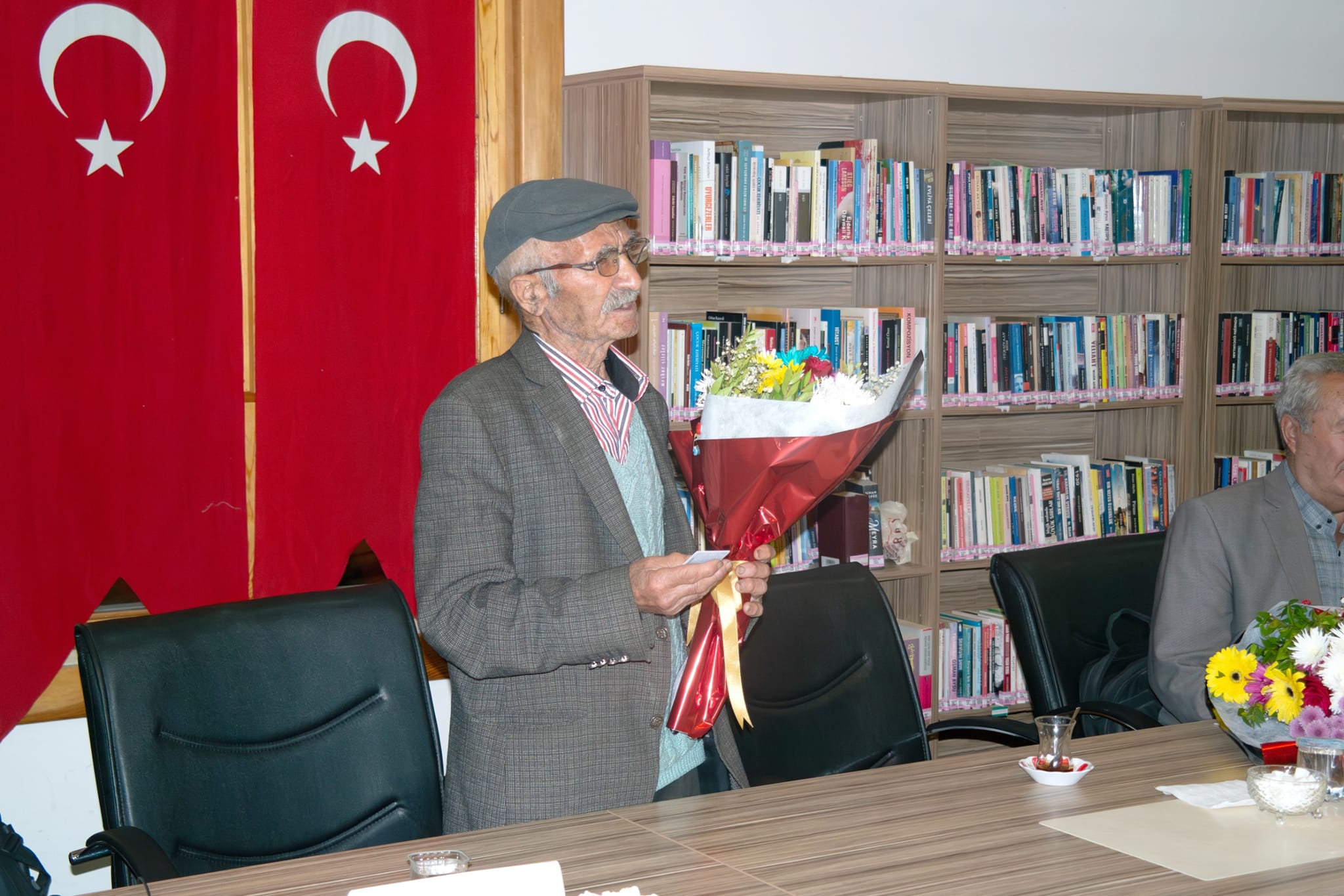 HALK ŞAİRİ SÜLEYMAN UYSAL ÖĞRENCİLERLE TANIŞTI