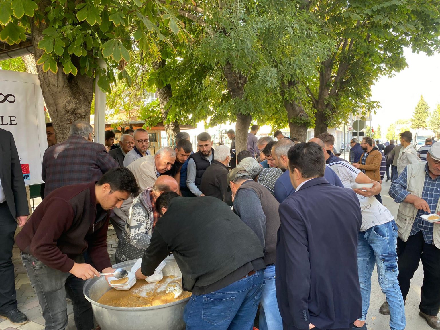 CHP ATATÜRK İÇİN HELVA DÖKTÜRDÜ 4 399006304 668621378738950 6813826383682617753 n 1536x1152 1