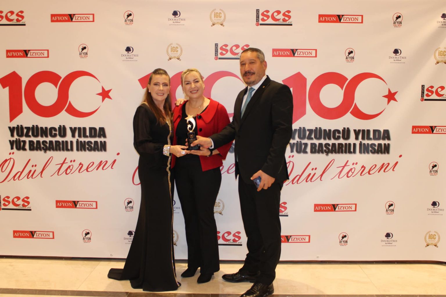 BAŞKAN VEYSEL TOPÇU 100 BAŞARILI İNSAN ÖDÜLÜNÜ ALDI 4 399833330 10161227061214100 5939308947588922004 n 1536x1024 1