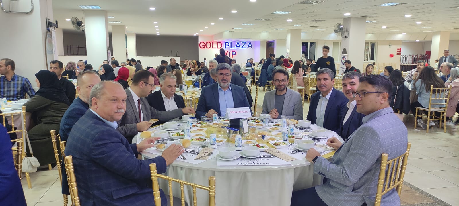 Dinar Eğitim Bir-sen birlik beraberlik ve kaynaşma yemeğinde konuşan, MV. ÖZKAYA ;” HER ZAMAN EĞİTİMCİLERİN YANINDAYIZ.”