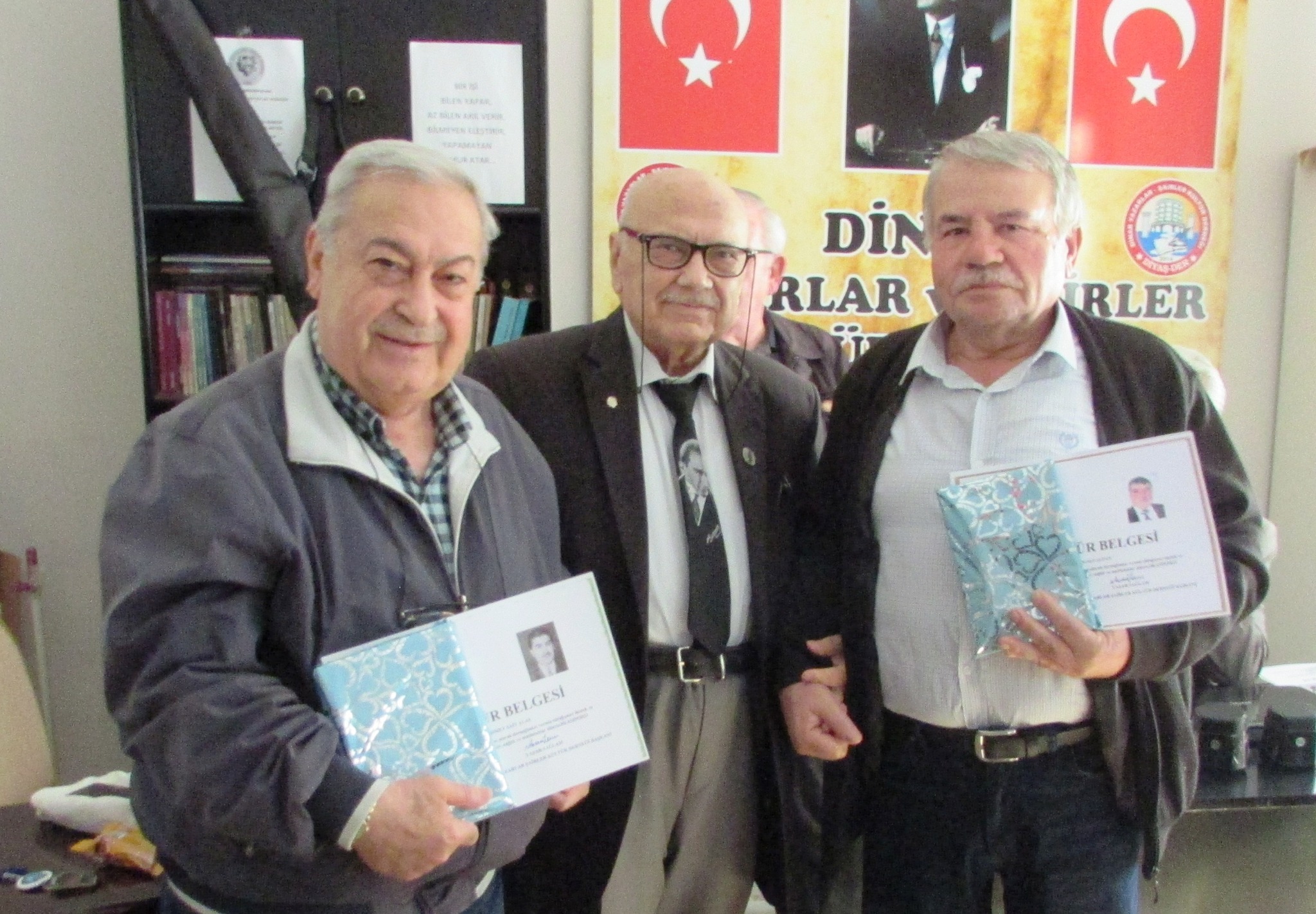 DİNAR ŞAİR VE YAZARLAR DERNEĞİ AHDE VEFA PROĞRAMINI 9. SI YAPILDI 4 400013639 7114523881926282 4629294074256481312 n