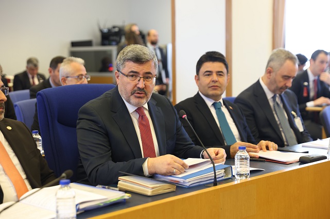 AK PARTİLİ ALİ ÖZKAYA KOMİSYONA DAMGASINI VURDU