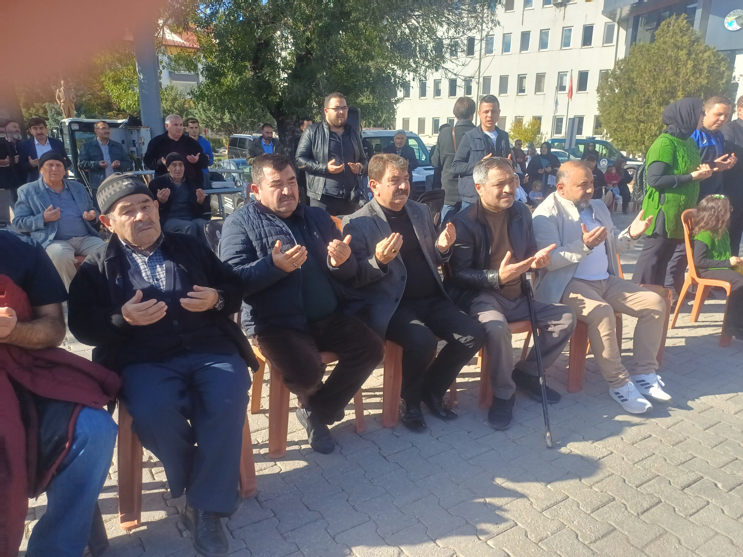 UMRE YOLCULARINI DUALARLA KUTSAL TOPRAKLARA UĞURLADIK 5 Umreciler 4 scaled