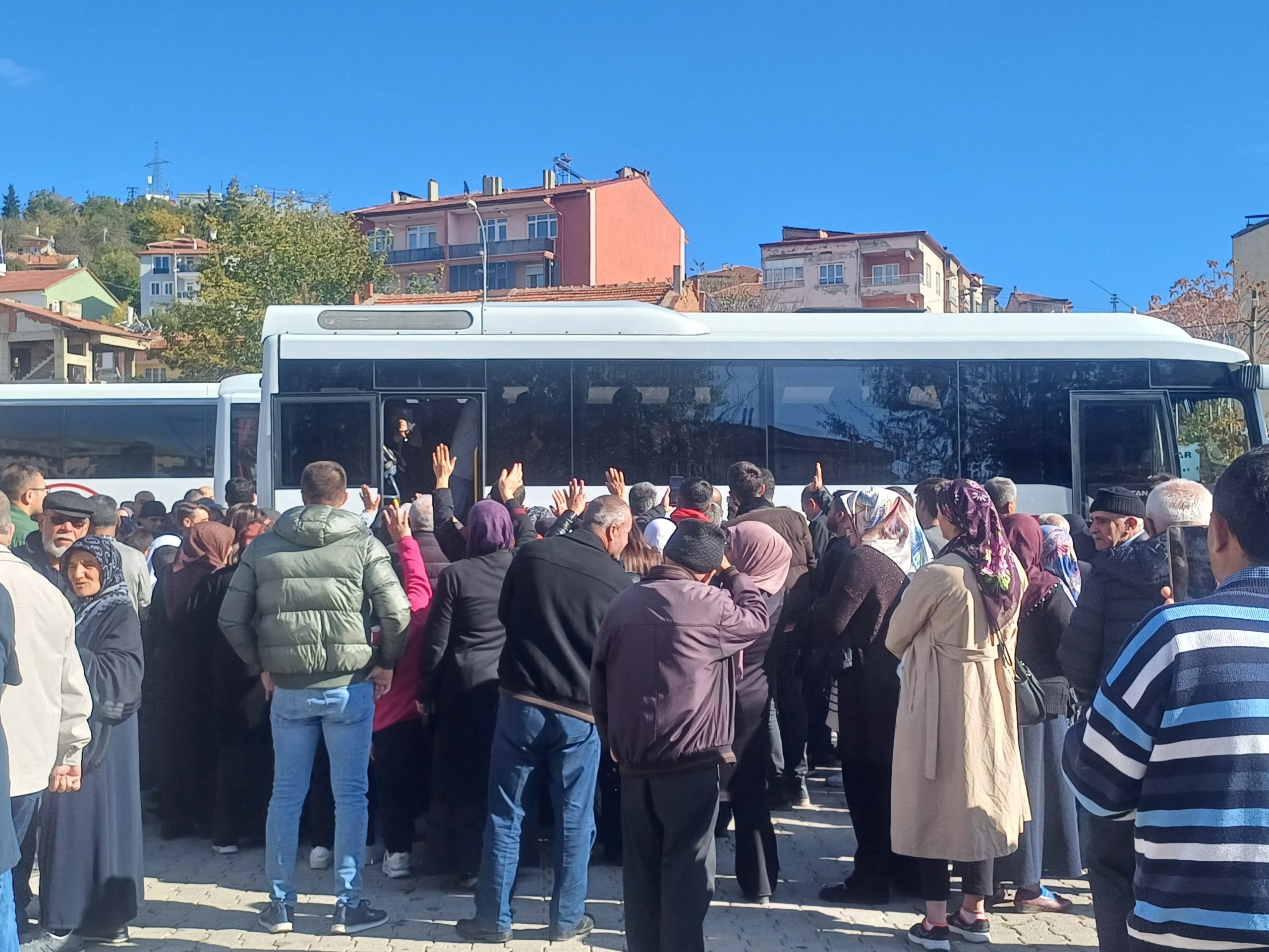 UMRE YOLCULARINI DUALARLA KUTSAL TOPRAKLARA UĞURLADIK 6 Umreciler 9 scaled