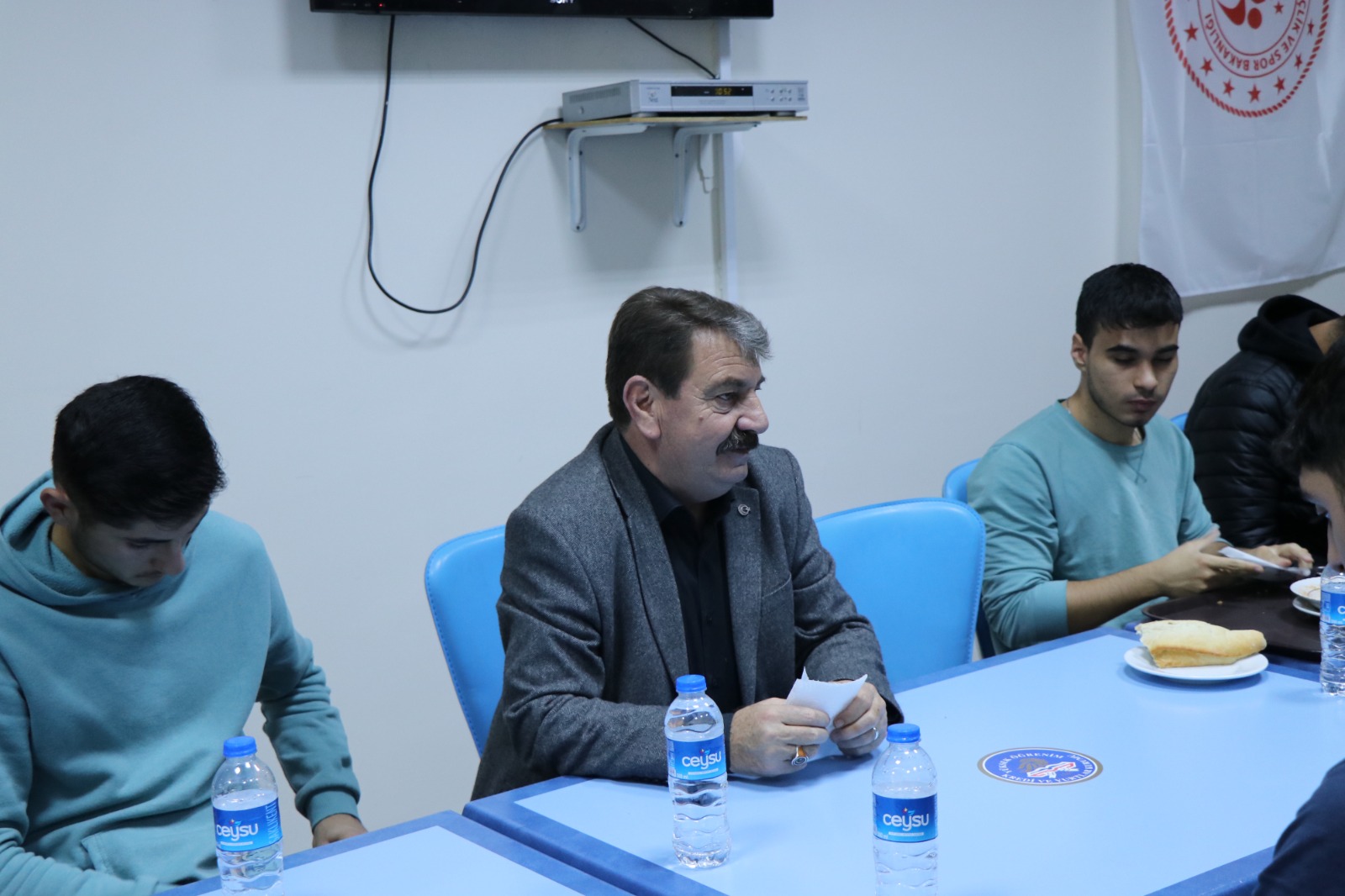 Başkan Sarı, Yurt öğrencileriyle bir araya geldi 8 12256947391702493231