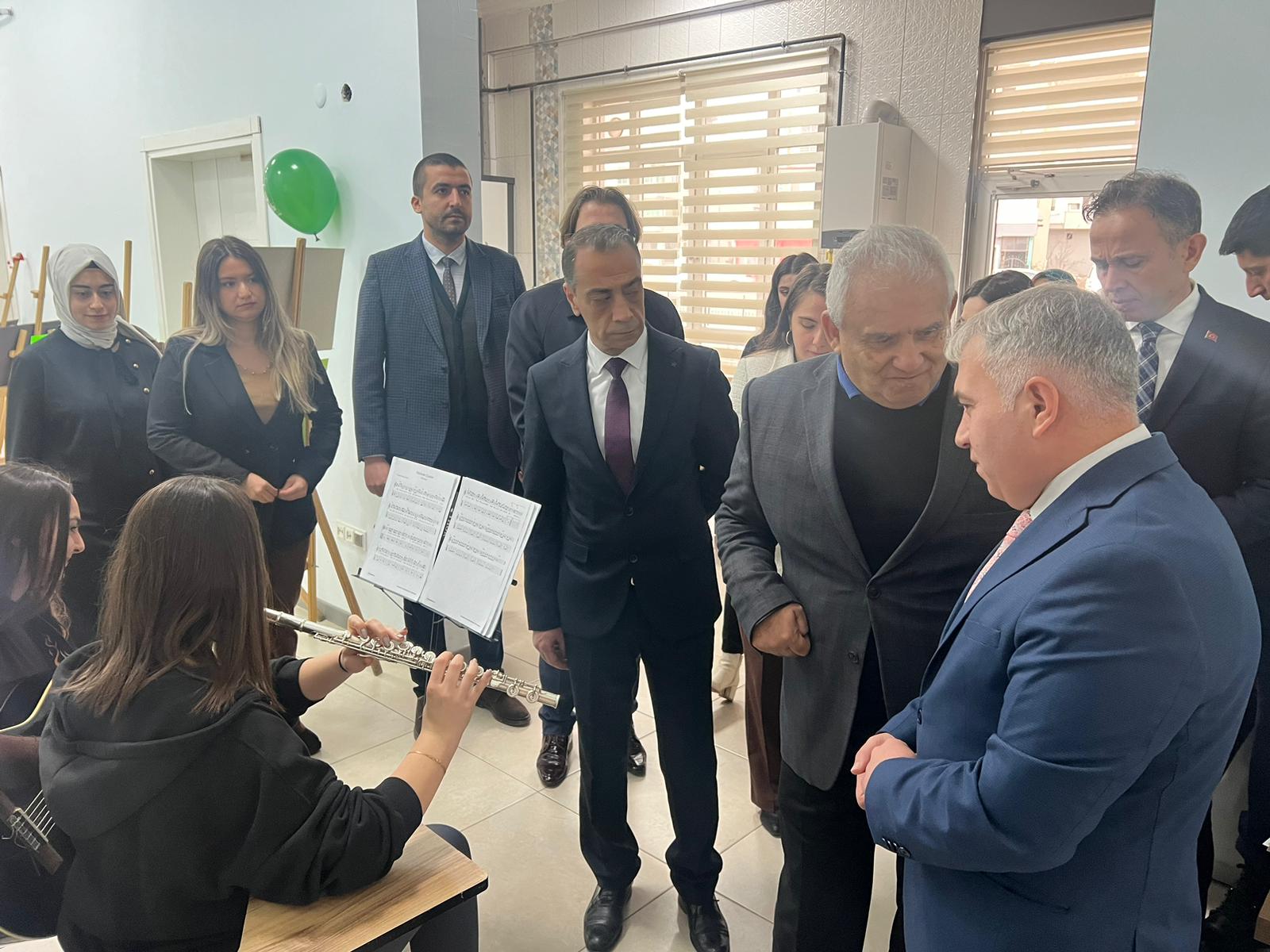 18295040291703353204