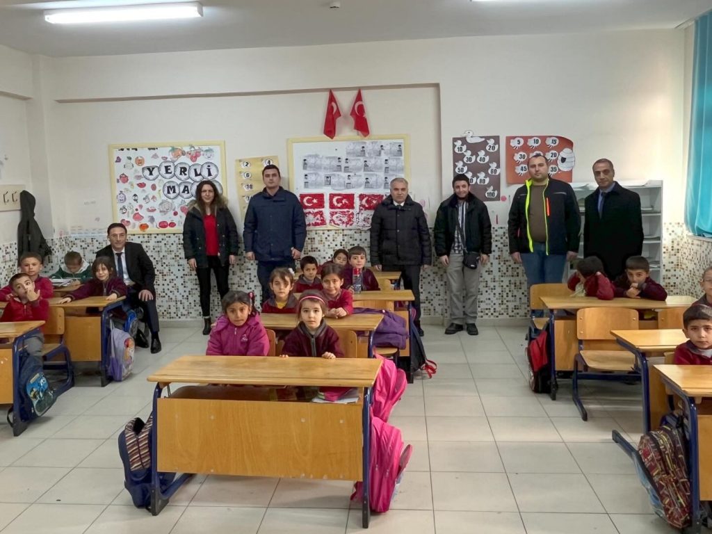 Kaymakam Duru Köylerdeki Öğrencileri Ziyaret Etti