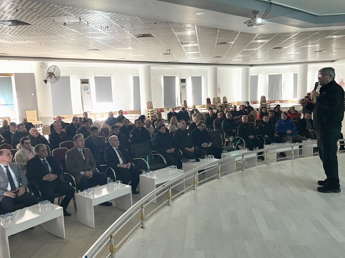 DİNAR’DA AFAD BİLGİLENDİRME TOPLANTISI YAPILDI 3 414000550 18065214124475782 1862668230373828836 n