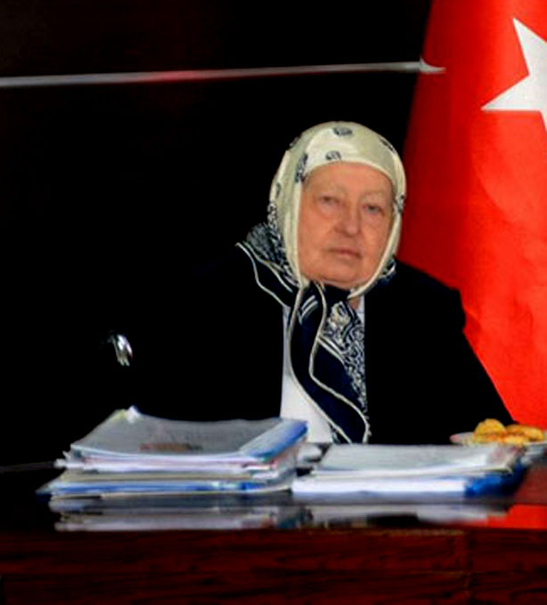 Yardımseverler Derneği Başkanı Aynur Toker Vefat Etti