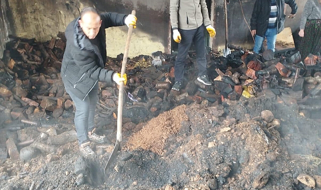 Dinar Çiçektepe Köyünde 3 Ev Yandı