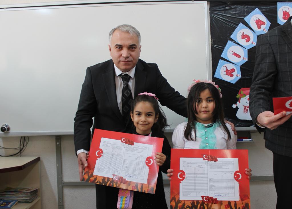 ÖĞRENCİLERİMİZİ KARNE SEVİNCİNİ PAYLAŞTIK 4 Kaymakam 2