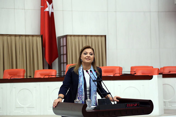 CHP’DE BURCU KÖKSAL’IN ADAYLIĞI ONAYLANDI