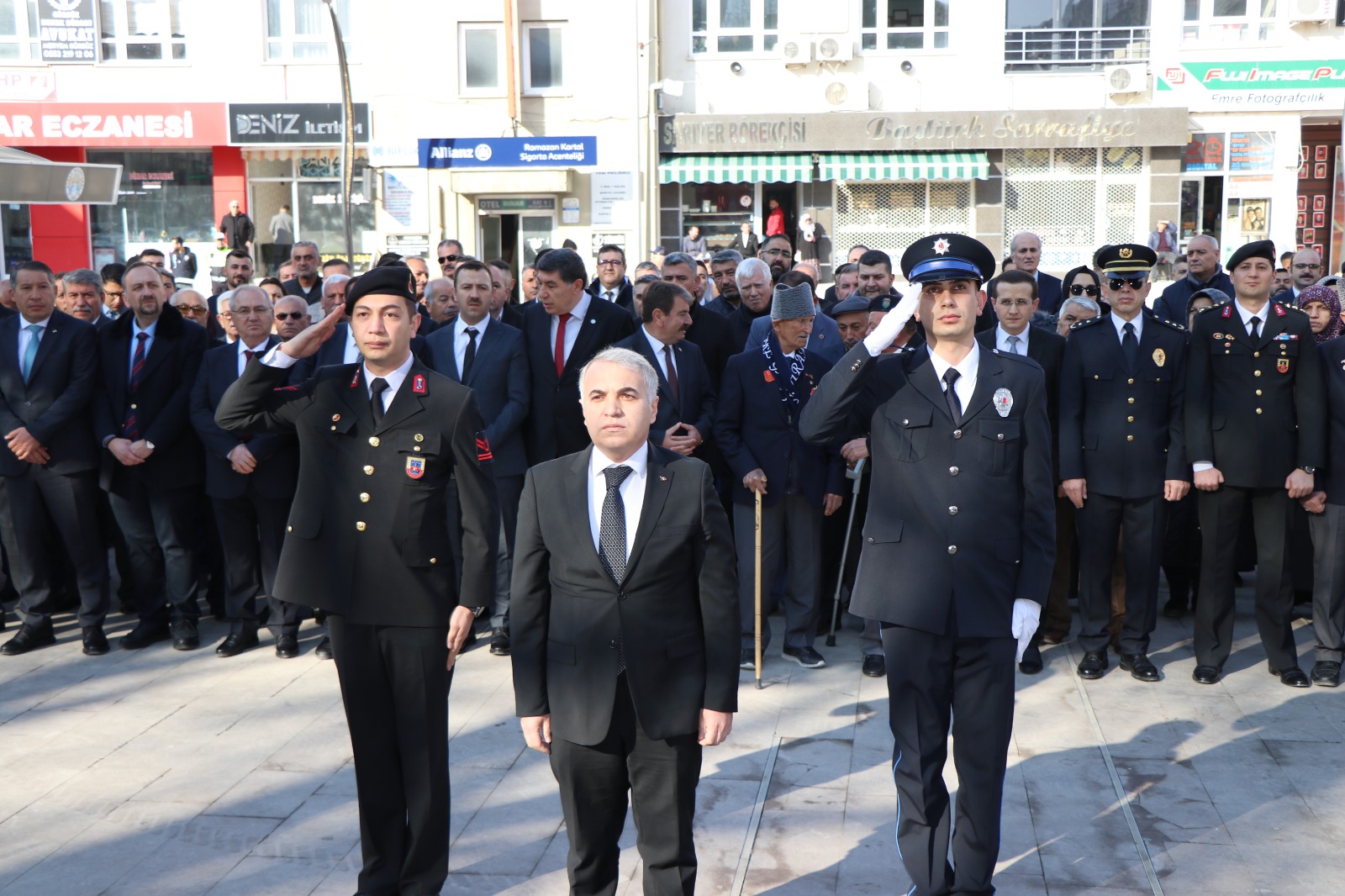 18 MART ÇANAKKALE DENİZ ZAFERİ ve ŞEHİTLER GÜNÜ ÇELENK SUNMA TÖRENİ 2 Celenk 1