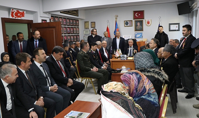 18 MART ÇANAKKALE DENİZ ZAFERİ ve ŞEHİTLER GÜNÜ ÇELENK SUNMA TÖRENİ