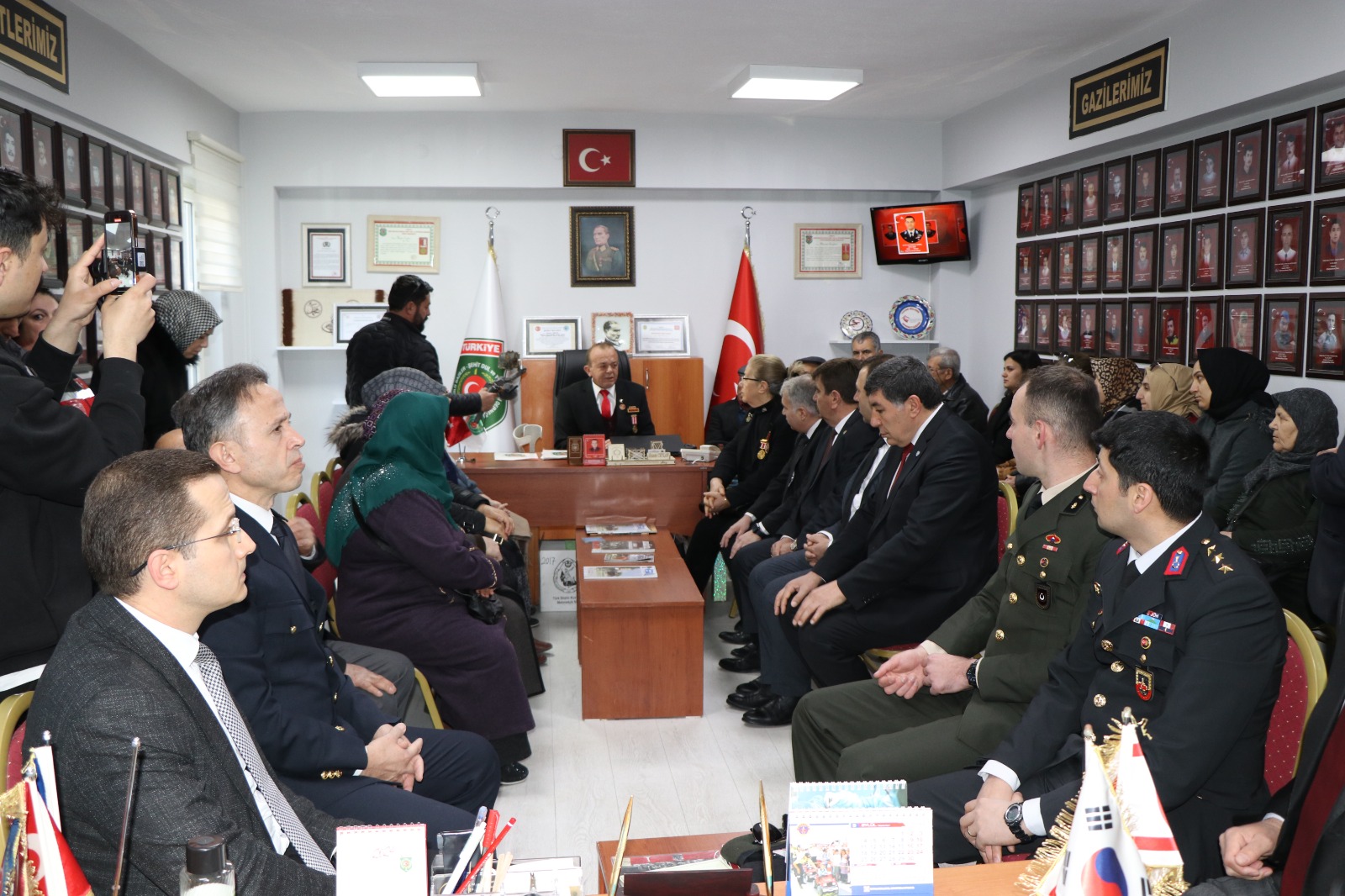 18 MART ÇANAKKALE DENİZ ZAFERİ ve ŞEHİTLER GÜNÜ ÇELENK SUNMA TÖRENİ 8 Celenk 7