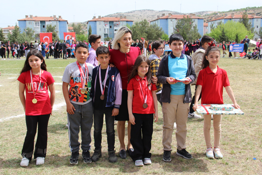 Dinar'da 23 Nisan Ulusal Egemenlik ve Çocuk Bayramı Coşkuyla Kutlandı 6 11206135231713865644 Kopya