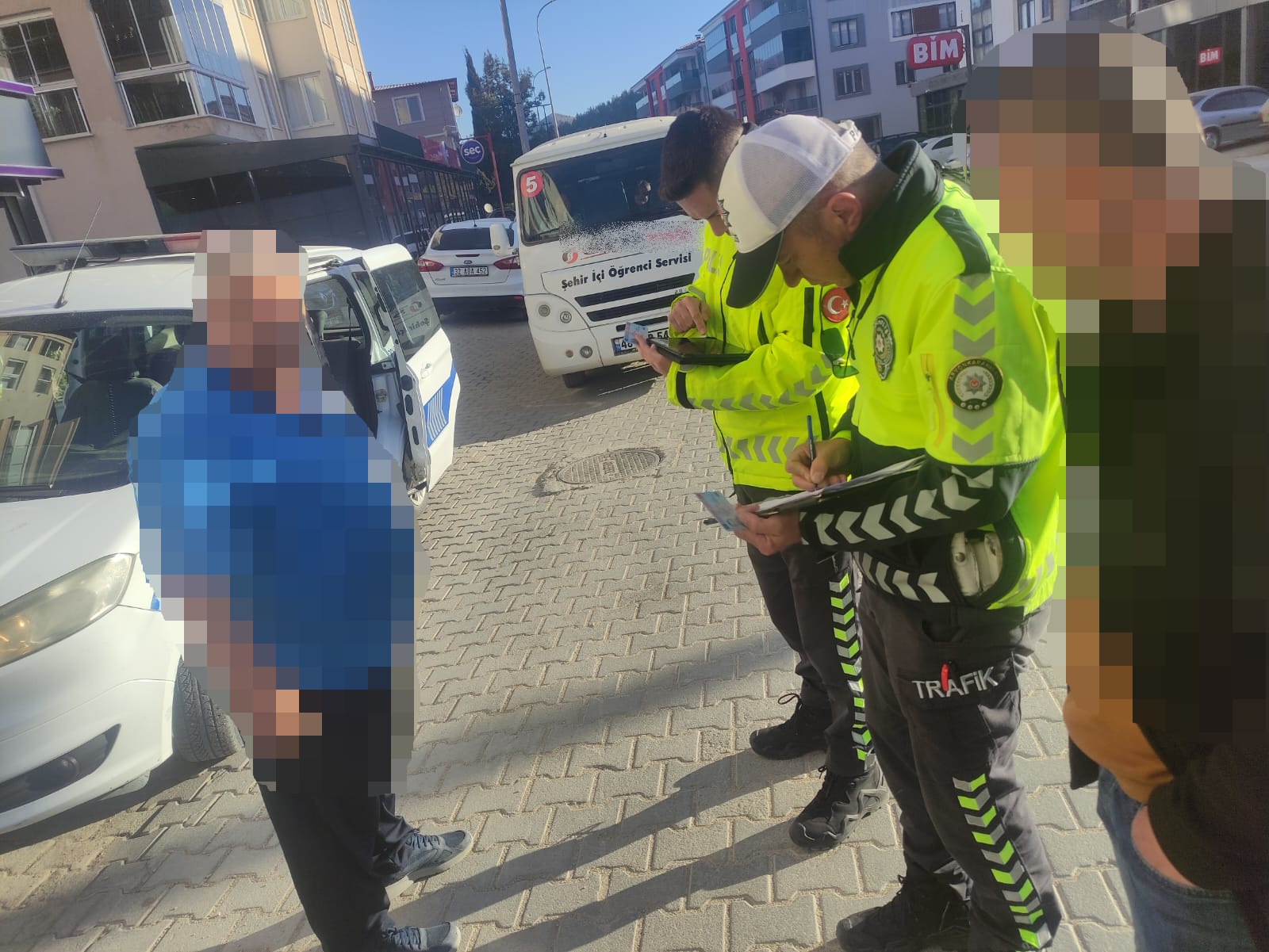 Dinar’da Okul Servis Araçları Denetlendi