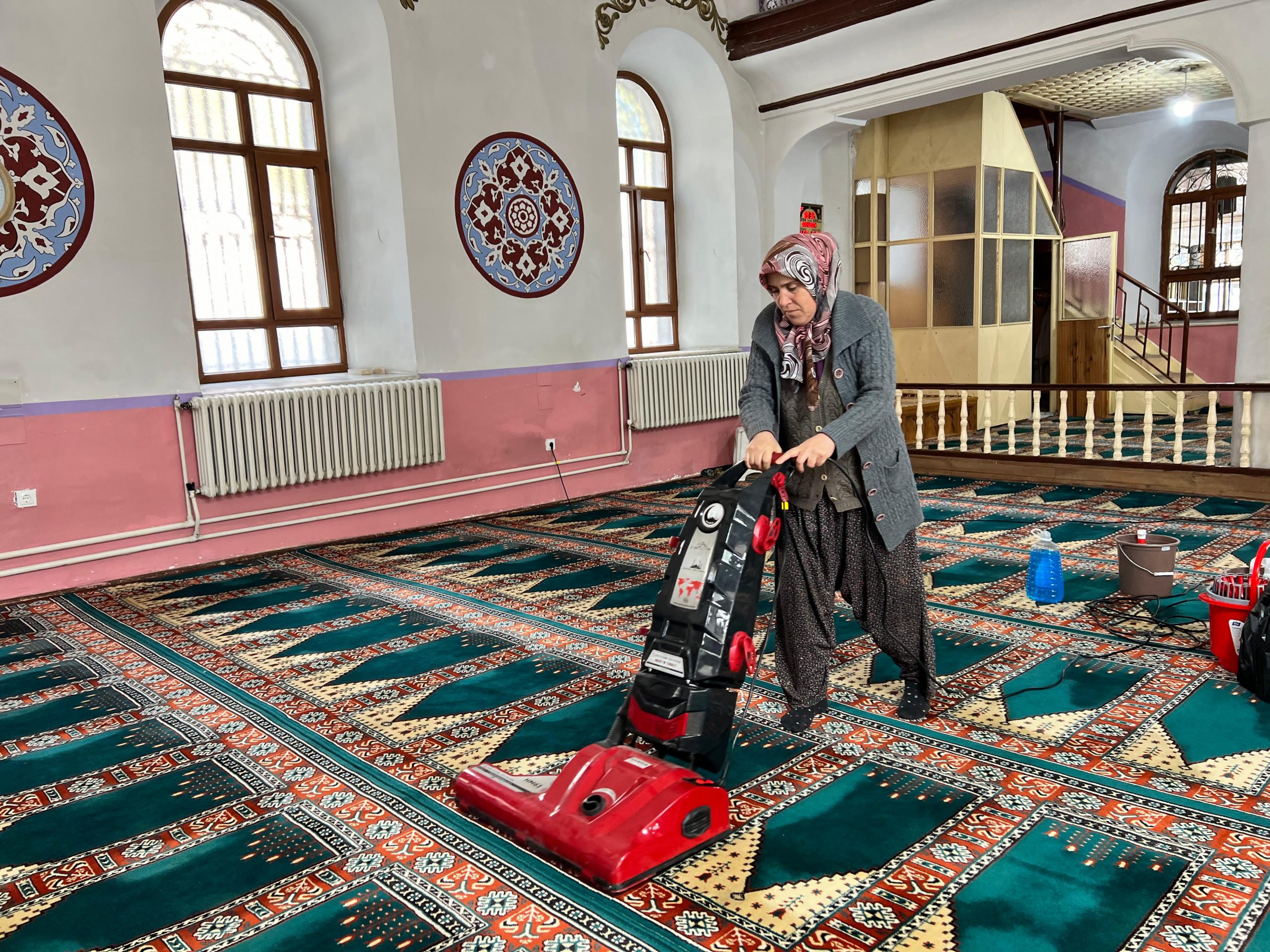 Dinar'da Ramazan Bayramı Öncesi Camilerimizde Temizlik Yapıldı 3 19099806491712680656 scaled