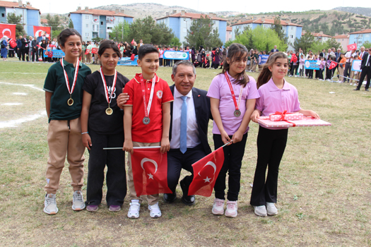 Dinar'da 23 Nisan Ulusal Egemenlik ve Çocuk Bayramı Coşkuyla Kutlandı 13 1956248931713865644 Kopya