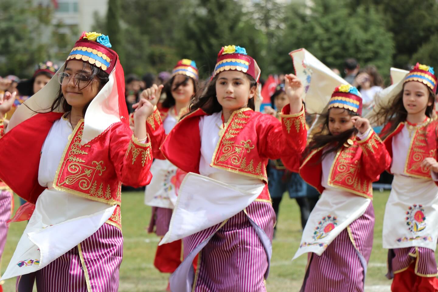 Dinar'da 23 Nisan Ulusal Egemenlik ve Çocuk Bayramı Coşkuyla Kutlandı 4 438159835 18077184436475782 5031157272131146652 n