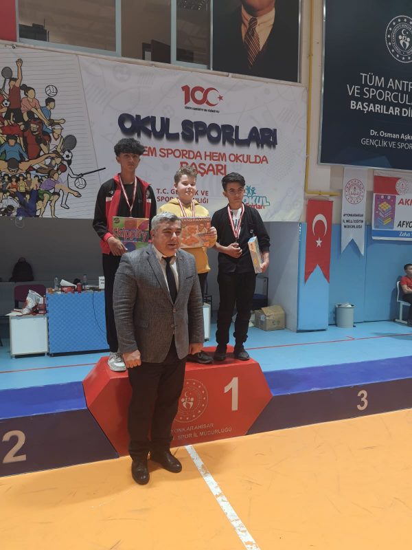 Dinar şehit piyade uzman çavuş Selçuk Gürdal Ortaokulundan Büyük Başarı