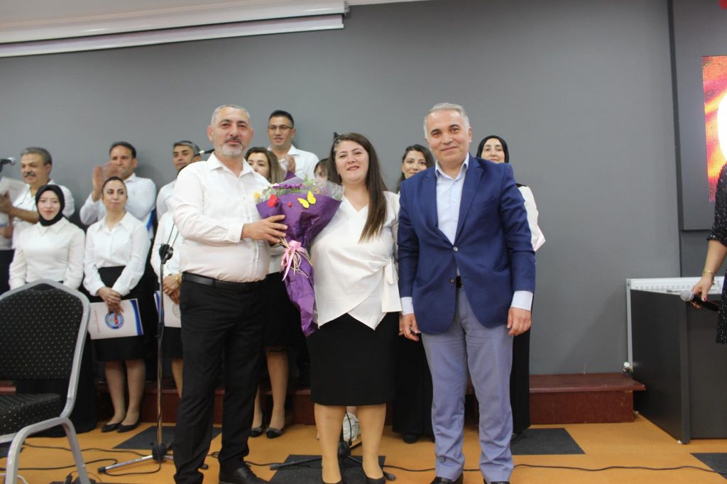 TÜRK HALK MÜZİĞİ KOROMUZ İLK KONSERİNİ YOĞUN KATILIMLA GERÇEKLEŞTİRDİ