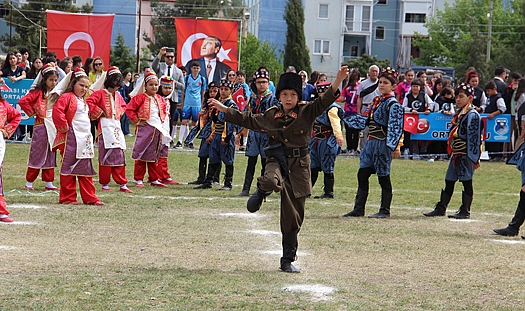 Dinar’da 23 Nisan Ulusal Egemenlik ve Çocuk Bayramı Coşkuyla Kutlandı