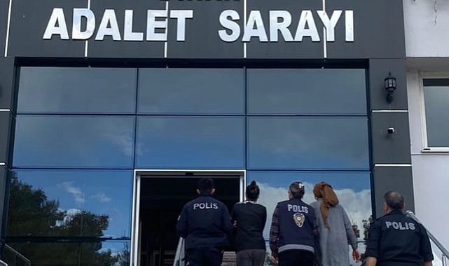 dinar emniyeti cumartesi pazarinda yankesicilik yapan 2 kadini yakaladi 7992