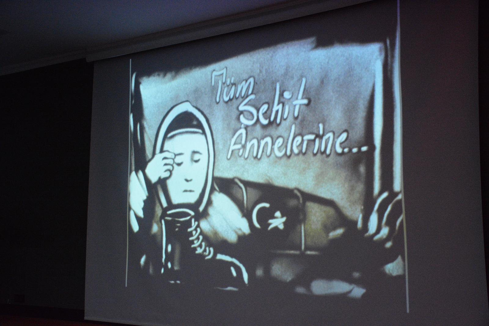 Dinar'da Kum Sanatı Gösterisi ve Şiir Dinletisi Halkımızdan Yoğun İlgi Gördü 3 10767464701715664645