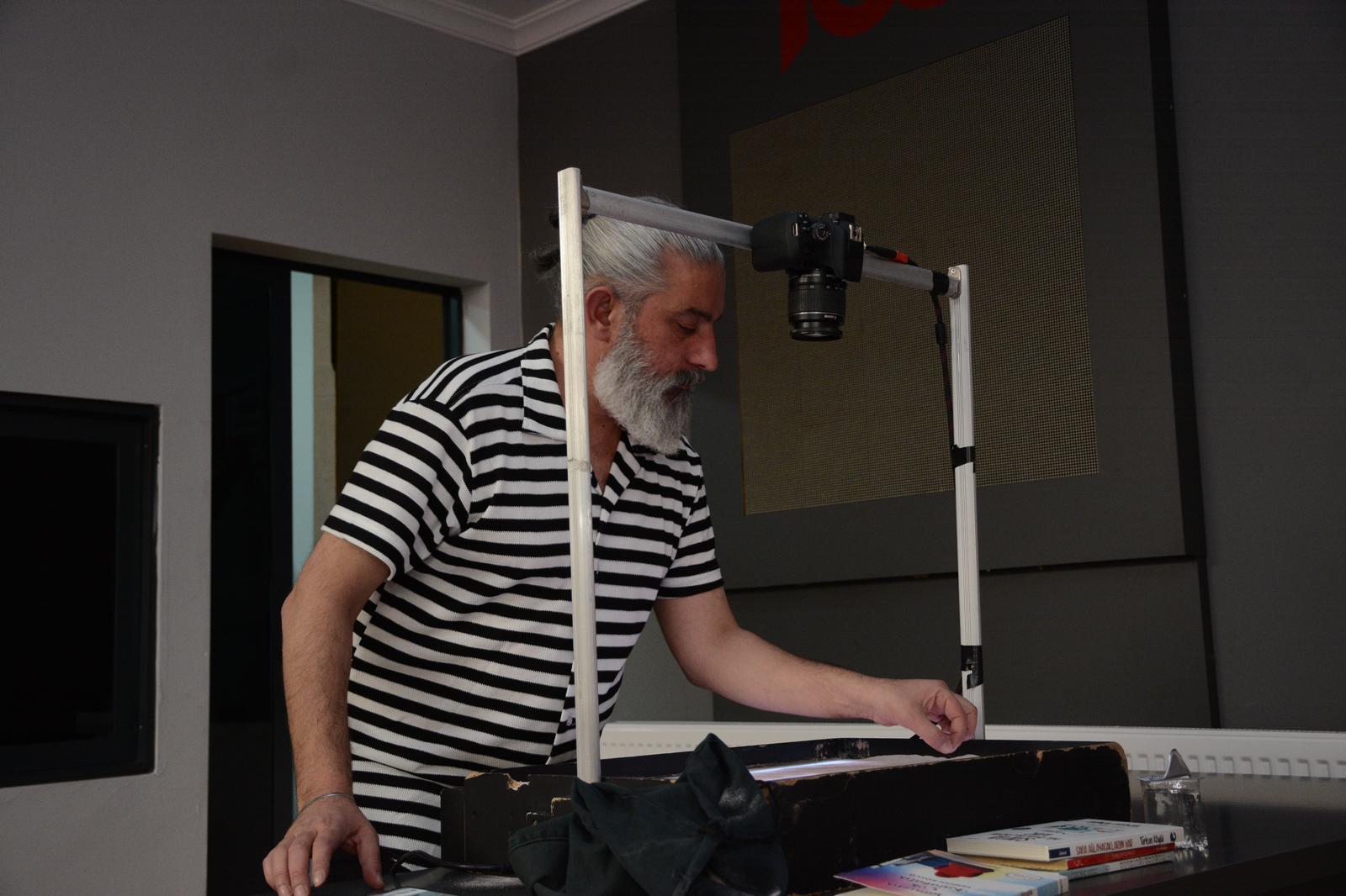 Dinar'da Kum Sanatı Gösterisi ve Şiir Dinletisi Halkımızdan Yoğun İlgi Gördü 7 19006260831715664643 Kopya Kopya