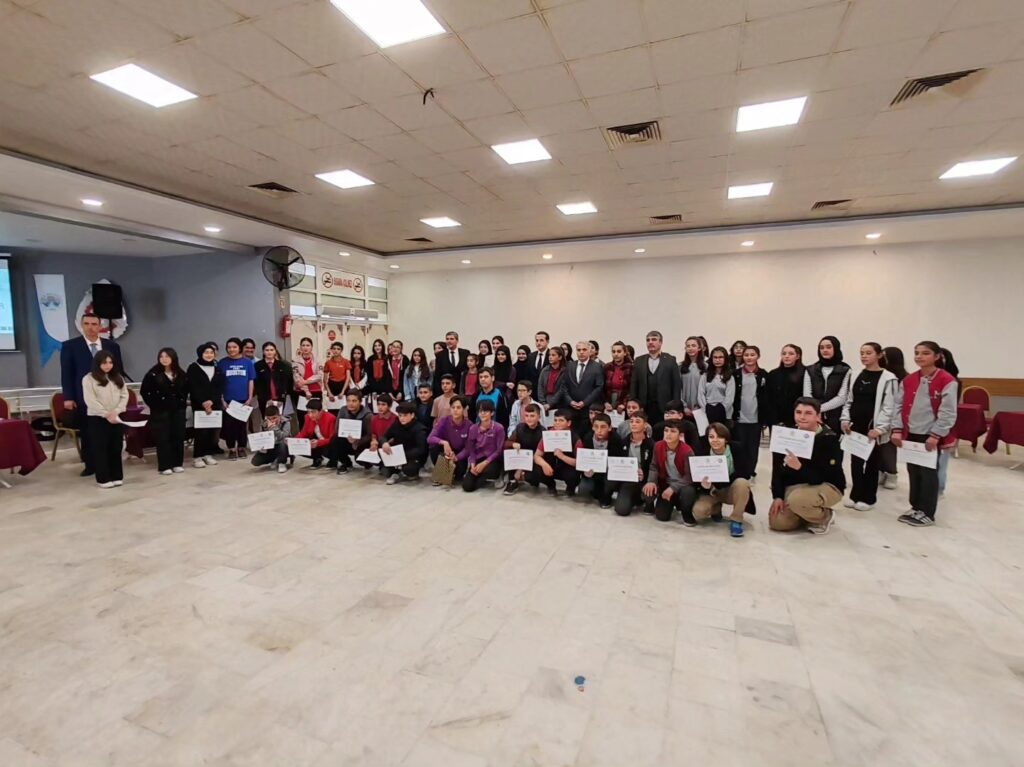 BİLGİ YARIŞMASI BİRİNCİSİ Şehit İzzet Taşbaş İmam Hatip Ortaokulu 3 441067237 1161812828602915 4490038475652620602 n 1024x767 1