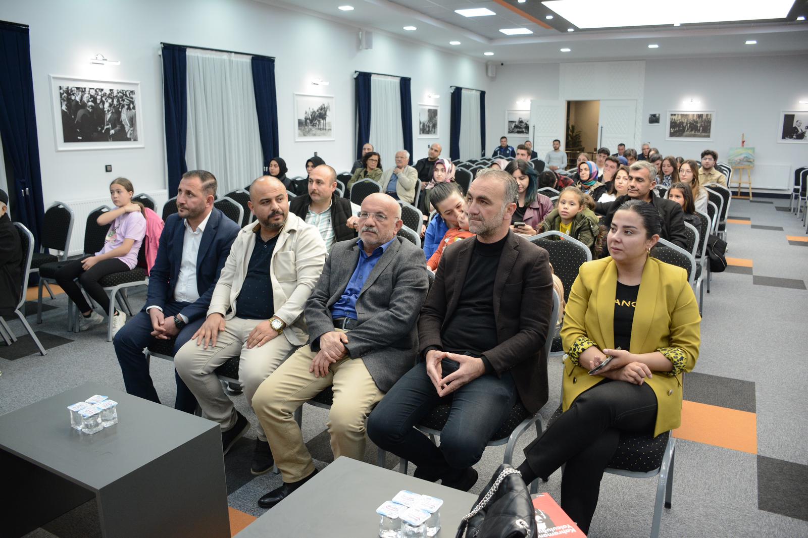 Dinar'da Kum Sanatı Gösterisi ve Şiir Dinletisi Halkımızdan Yoğun İlgi Gördü 15 6035706841715664649 Kopya Kopya