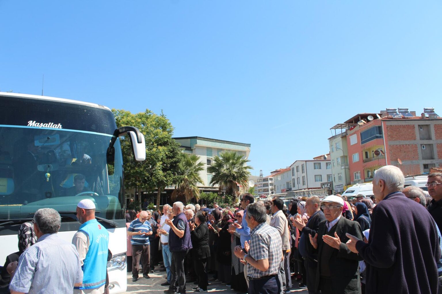 HACI ADAYLARIMIZ KUTSAL TOPRAKLARA UĞURLAND 3 IMG 20240529 WA0010 1536x1023 1