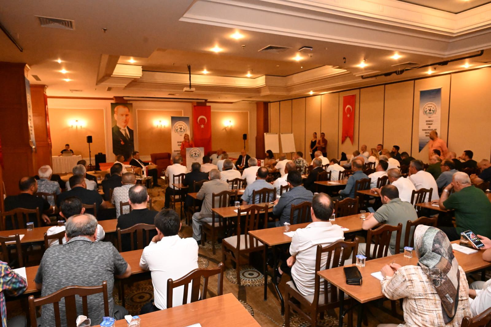 Başkan Veysel Topçu, Akdeniz Belediyeler Birliği Encümen Üyeliğine Seçildi 5 Topcu 4