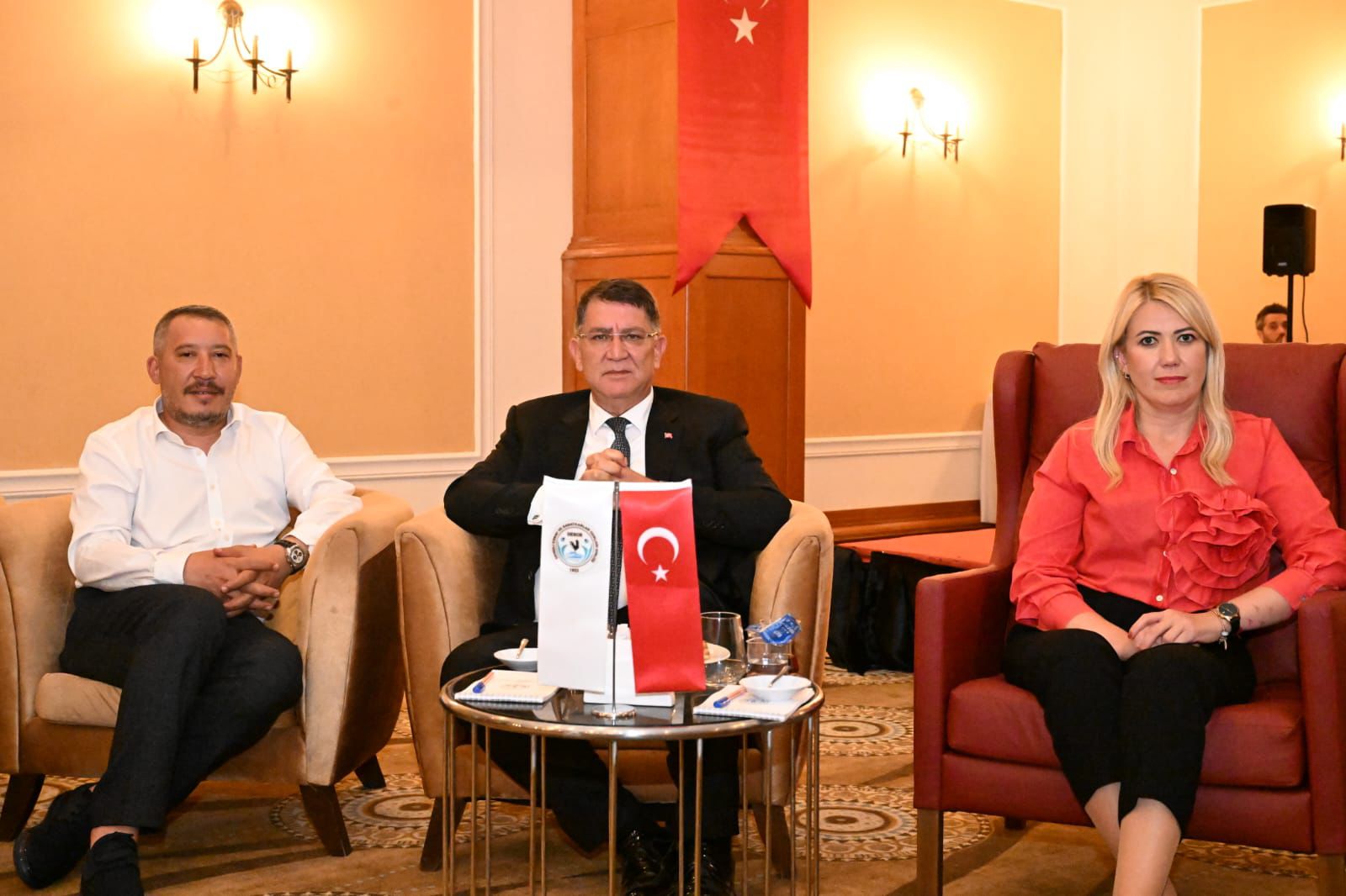 Başkan Veysel Topçu, Akdeniz Belediyeler Birliği Encümen Üyeliğine Seçildi 8 Topcu 7