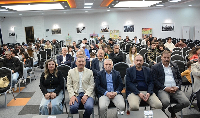 Dinar’da Kum Sanatı Gösterisi ve Şiir Dinletisi Halkımızdan Yoğun İlgi Gördü