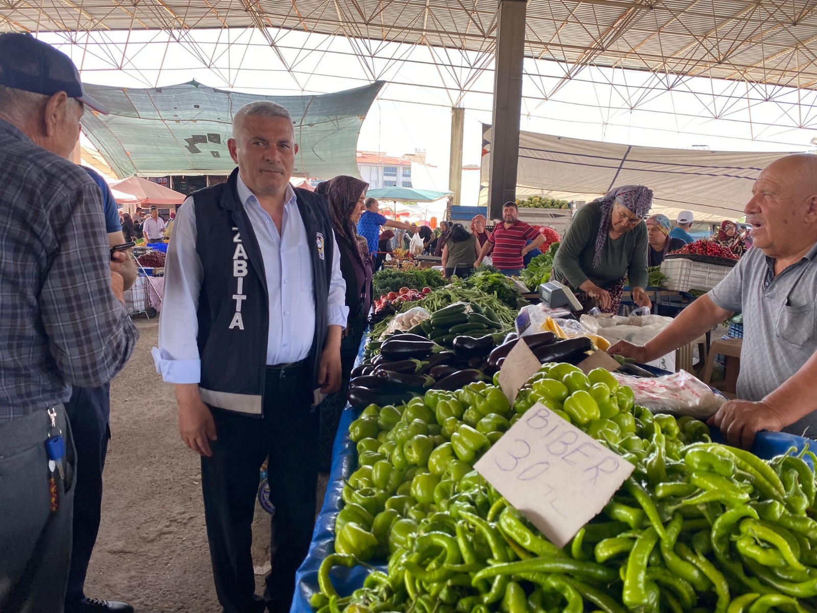 BELEDİYEMİZ ZABITA EKİPLERİNDEN PAZAR YERİ DENETİMİ 