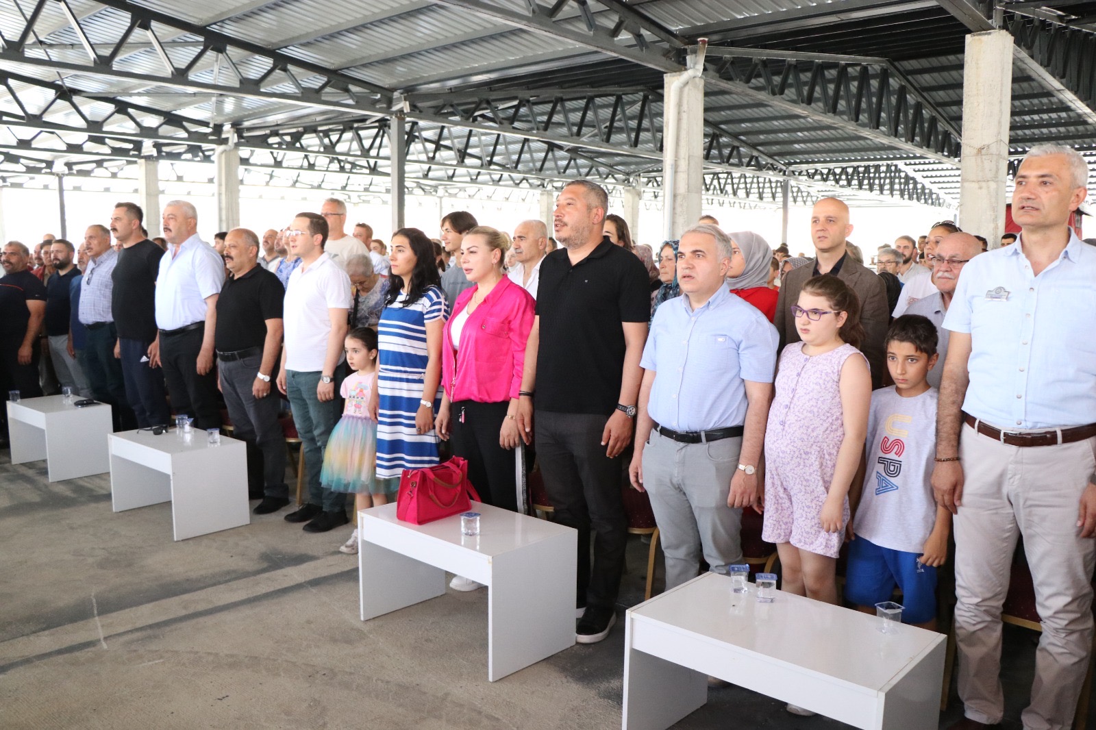 Dinar Klasik Otomobil Festivali’ne Halkımızdan Yoğun İlgi 3 16190424851719154344 Kopya