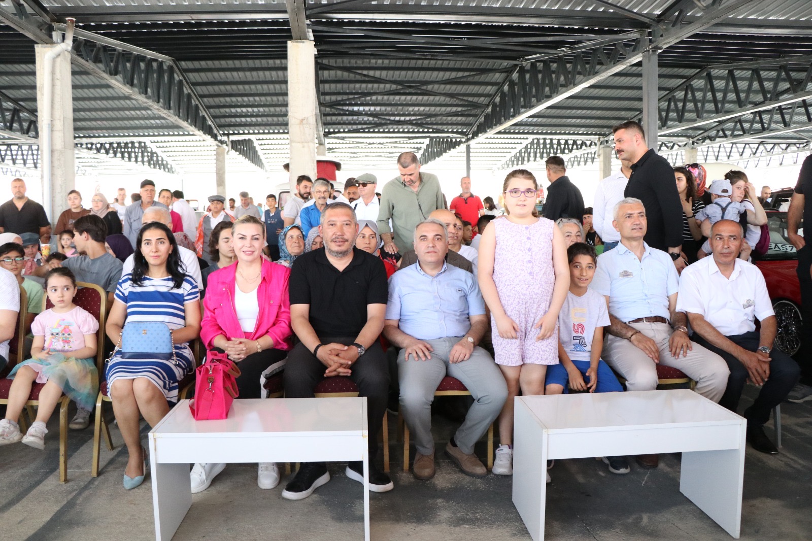 Dinar Klasik Otomobil Festivali’ne Halkımızdan Yoğun İlgi 7 2664750121719154341 Kopya