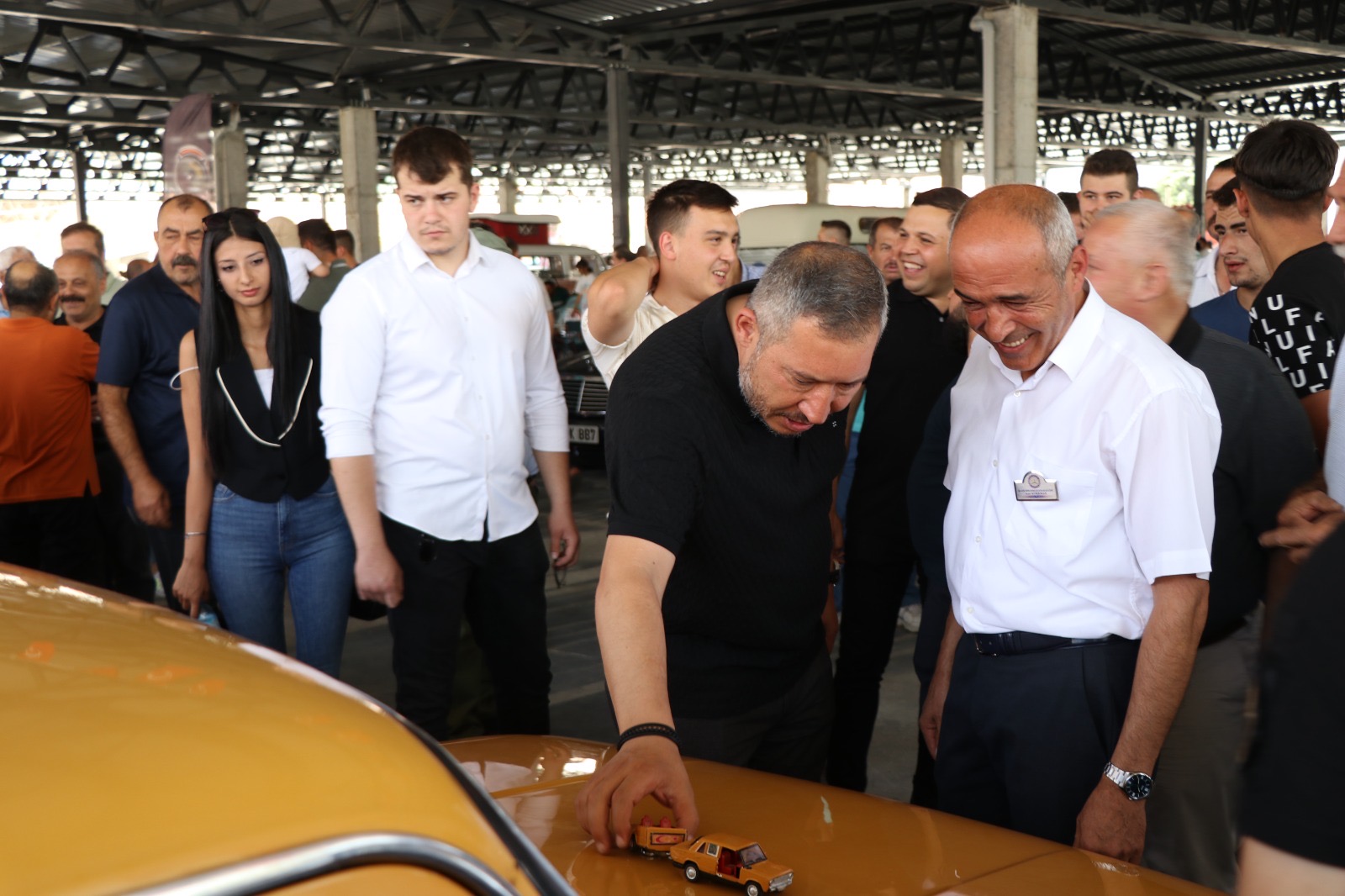 Dinar Klasik Otomobil Festivali’ne Halkımızdan Yoğun İlgi 9 7651275781719154277 Kopya