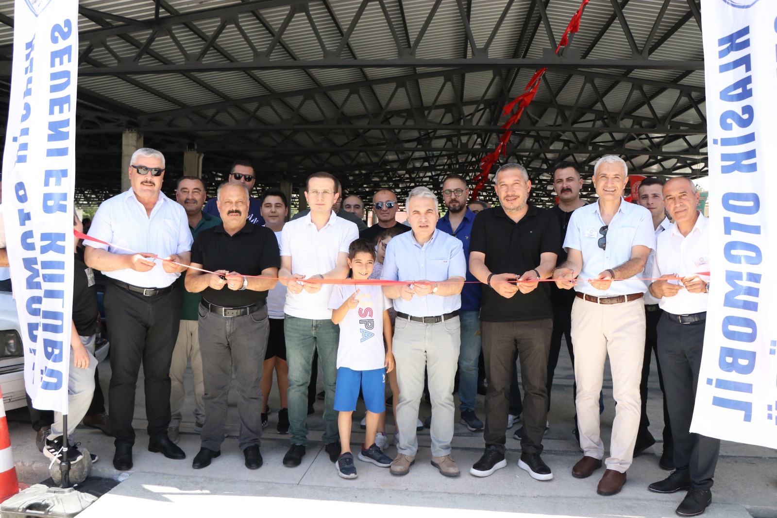 Dinar Klasik Otomobil Festivali’ne Halkımızdan Yoğun İlgi