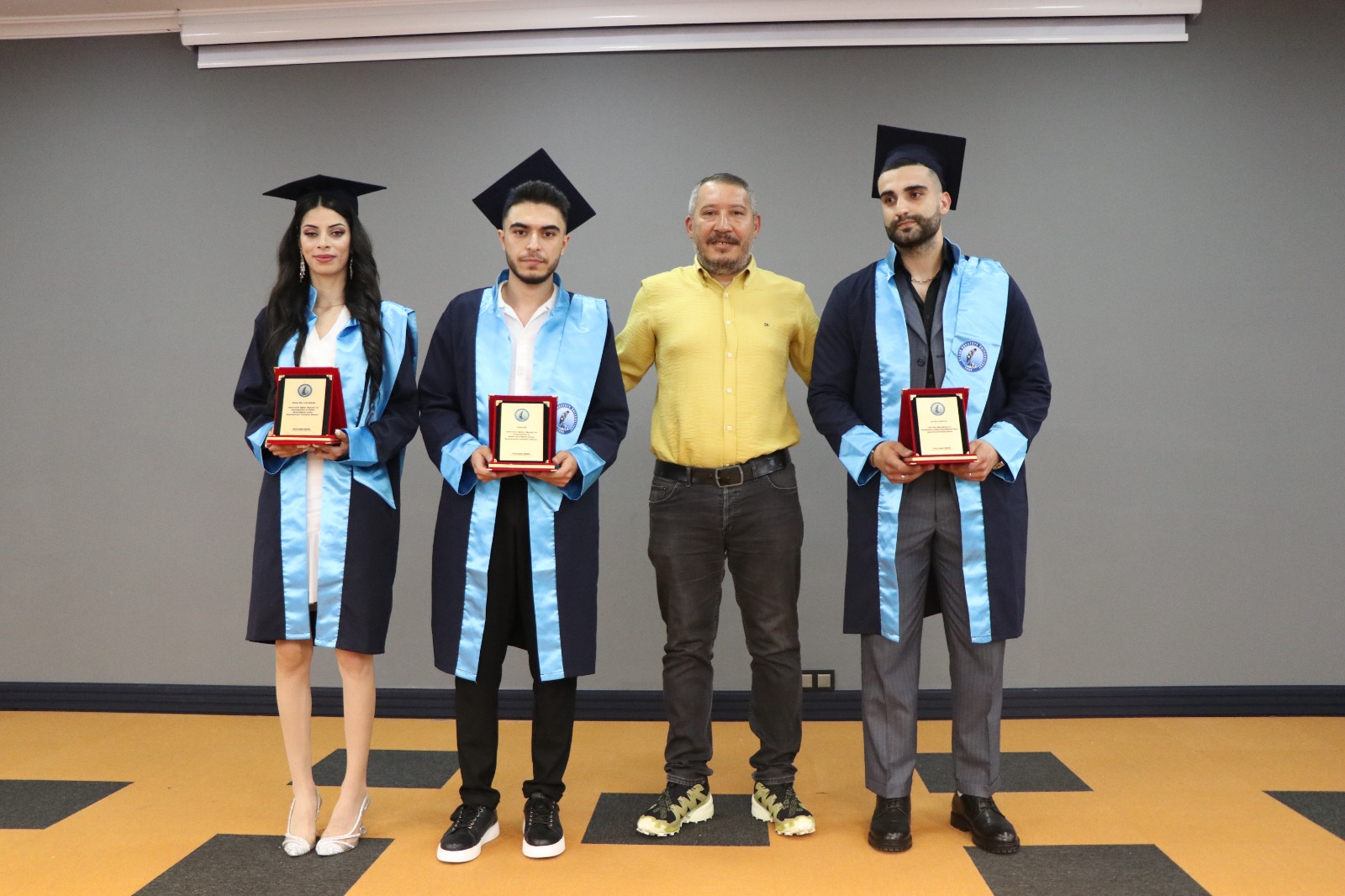 Dinar Belediye Başkanımız Veysel Topçu,Üniversite Öğrencilerimizin Mezuniyet Sevincine Ortak Oldu