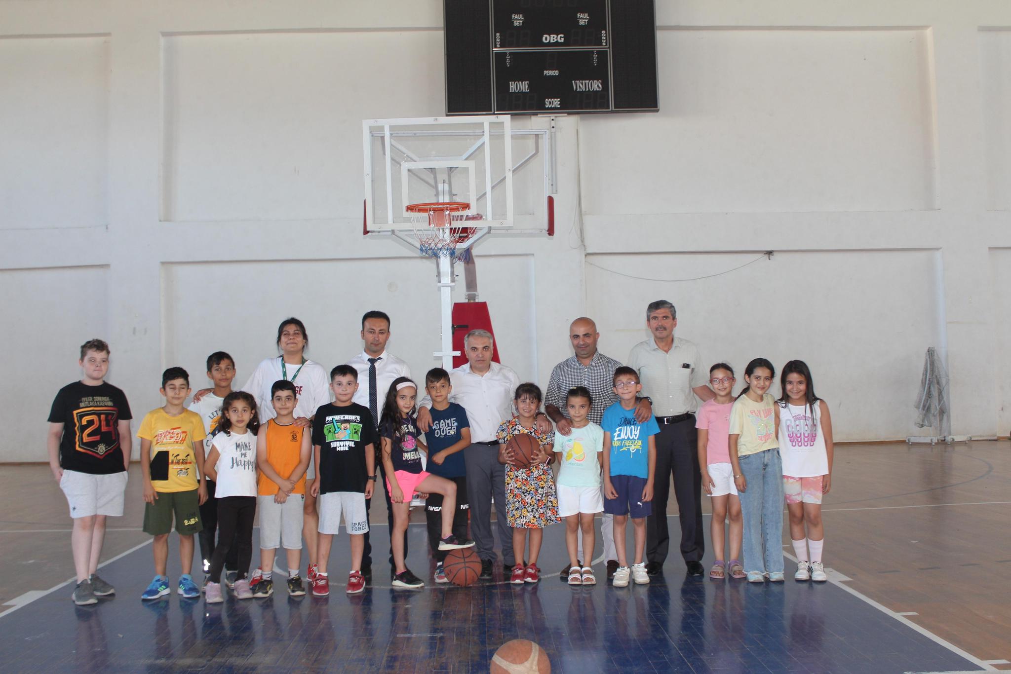 KAYMAKAM DURU YAZ SPOR KURSLARINI ZİYARET ETTİ. 3 11479677211722264576