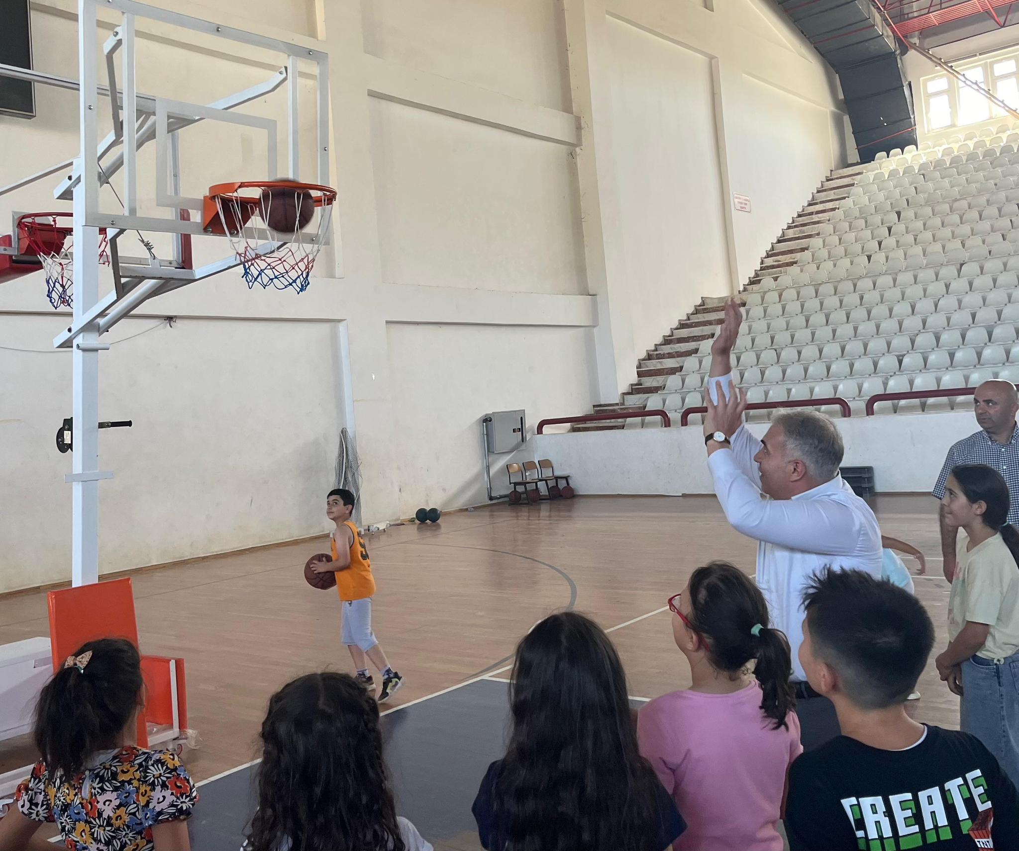 KAYMAKAM DURU YAZ SPOR KURSLARINI ZİYARET ETTİ. 4 11568706111722264568