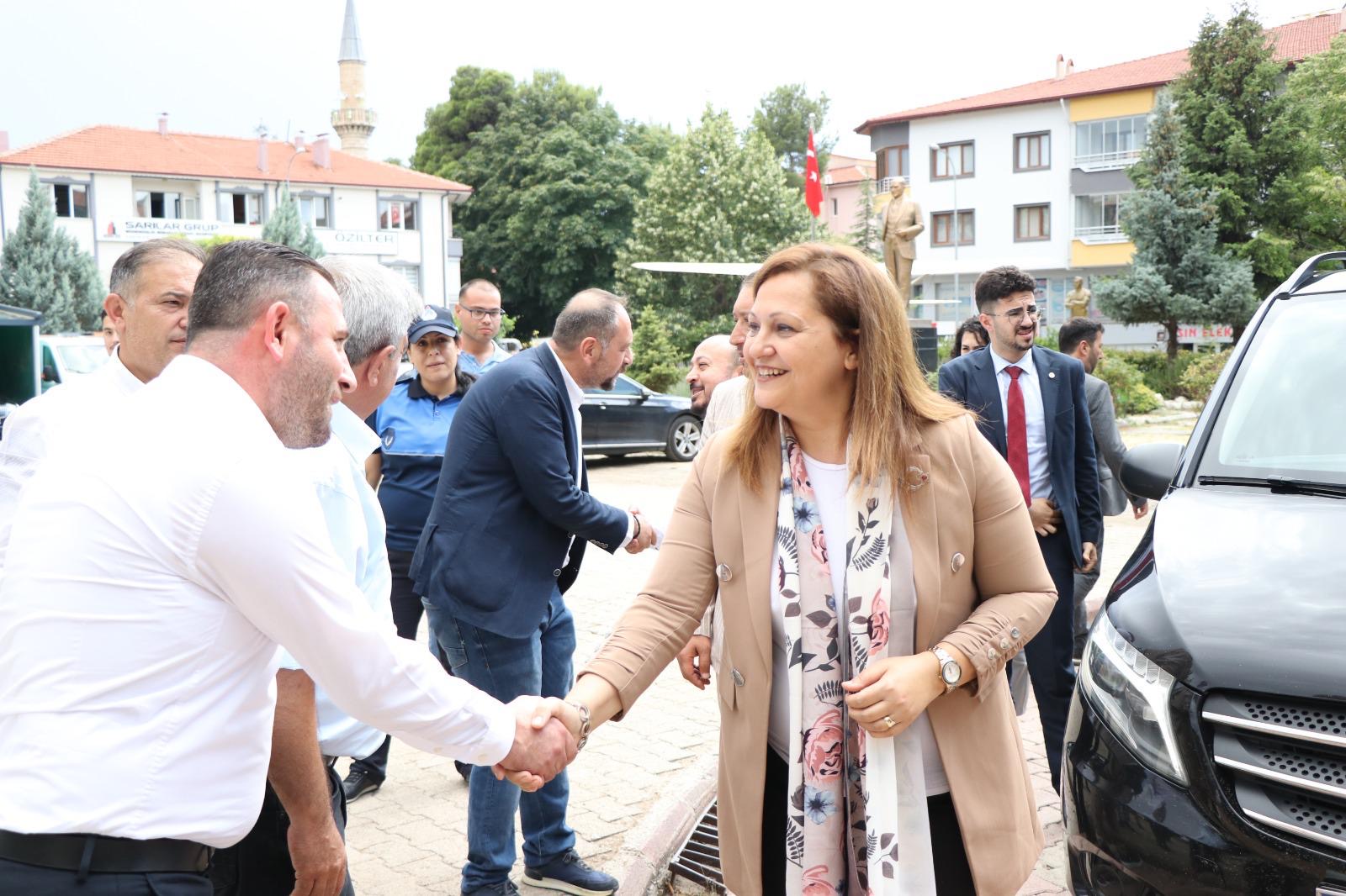 Afyonkarahisar Belediye Başkanımız Burcu Köksal’dan Dinar Belediye Başkanımız Veysel Topçu’ya Hayırlı olsun Ziyareti 2 15160755181720187317