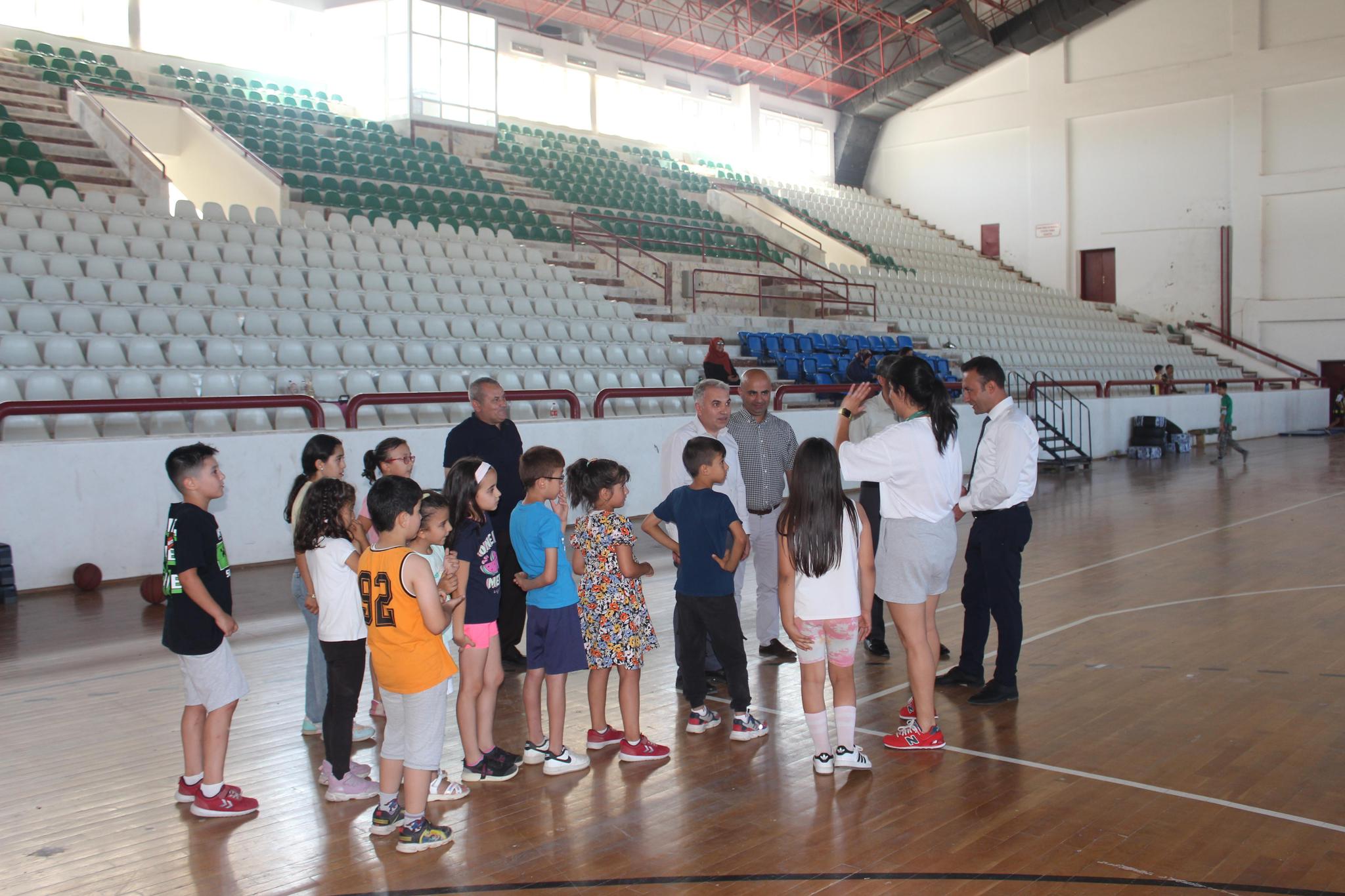 KAYMAKAM DURU YAZ SPOR KURSLARINI ZİYARET ETTİ. 7 4158573351722264579