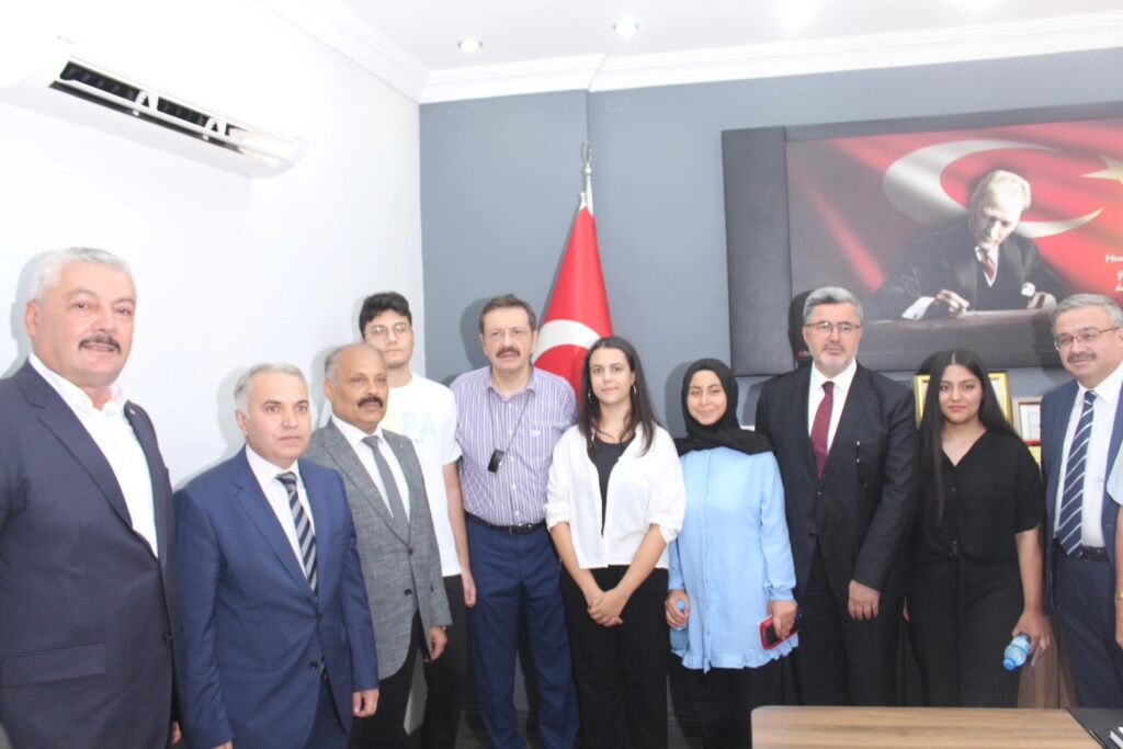 ÖDÜLLERİNİ HİSARCIKLIOĞLU’NDAN ALDILAR