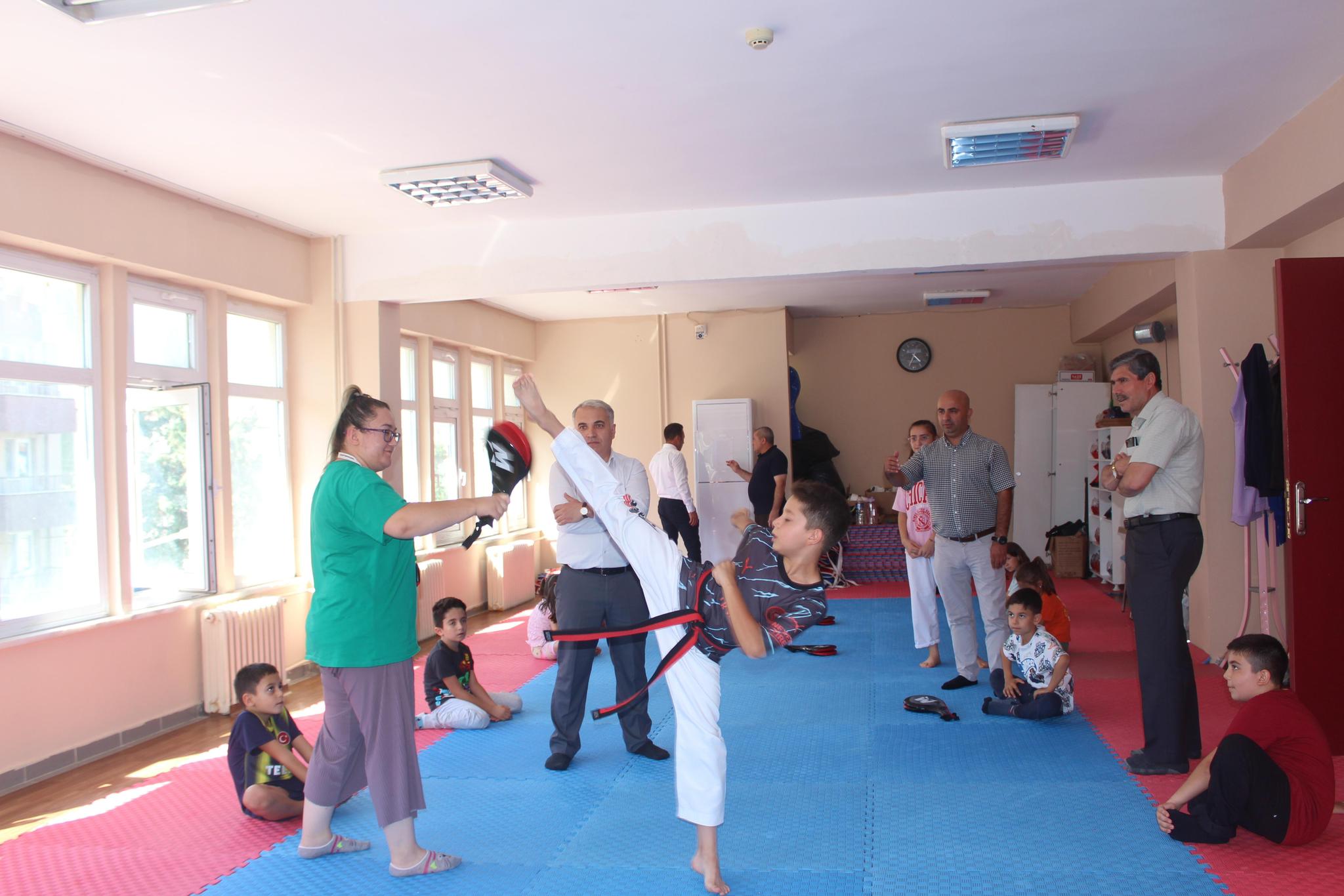 KAYMAKAM DURU YAZ SPOR KURSLARINI ZİYARET ETTİ. 8 7488026301722264566