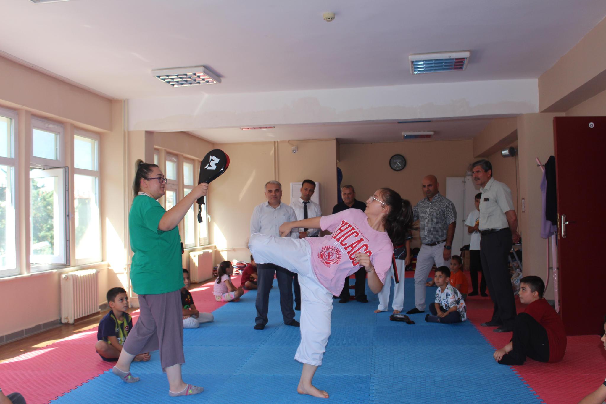 KAYMAKAM DURU YAZ SPOR KURSLARINI ZİYARET ETTİ. 9 9096298391722264575